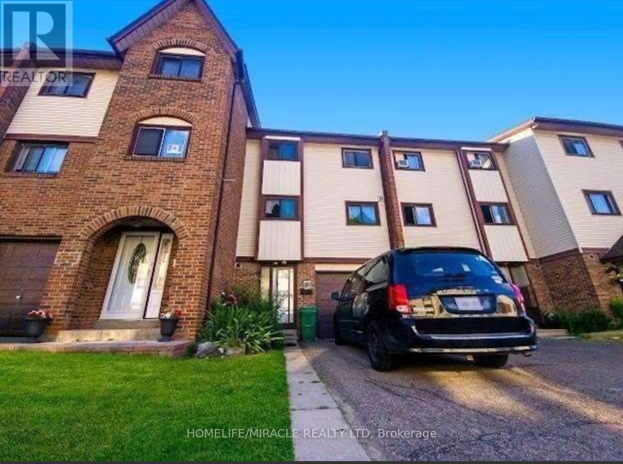23 MCCALLUM COURT, Brampton, Ontario