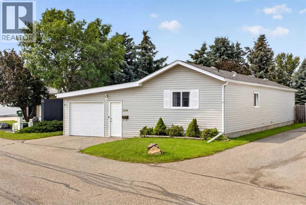 3240 29 Street S, Lethbridge, Alberta  T1K 7J9 - Photo 1 - A2326108