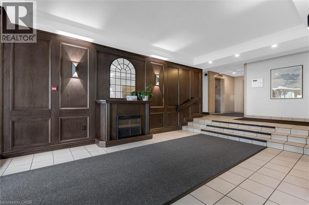 1225 North Shore Boulevard E Unit# 709, Burlington, Ontario  L7S 1Z6 - Photo 2 - 40844544