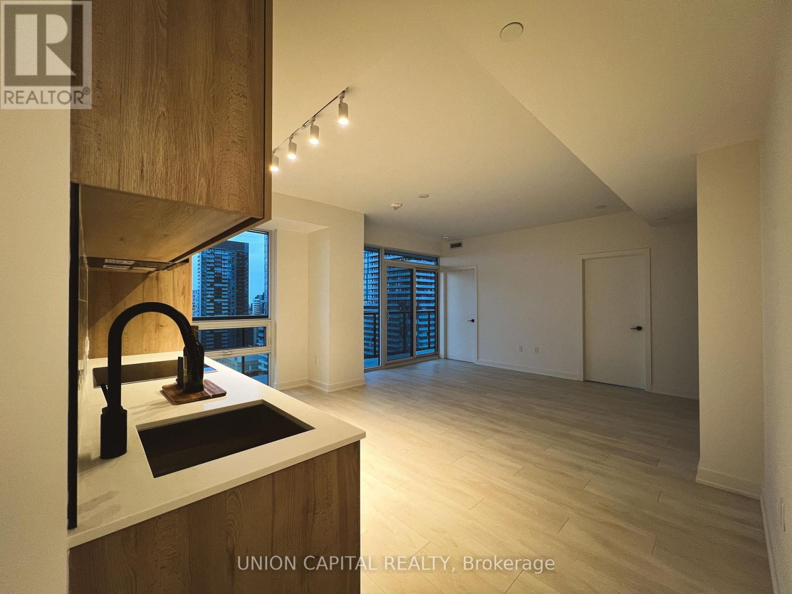 2102 - 127 BROADWAY AVENUE, Toronto, Ontario