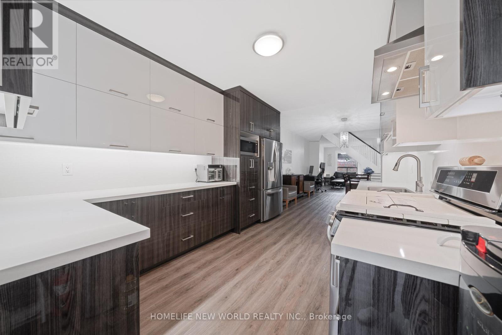 54 Marchmount Road, Toronto, Ontario  M6G 2A9 - Photo 8 - C13515872