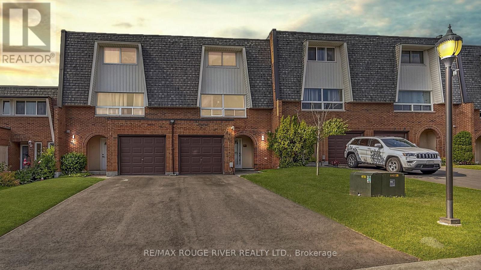 121 DEACON LANE, Ajax (South East)