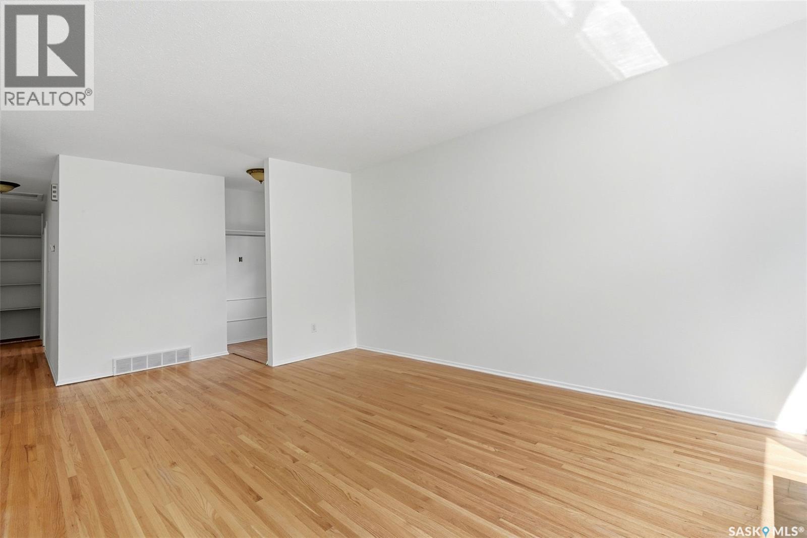 120 Shannon Road, Regina, Saskatchewan  S4S 5B1 - Photo 8 - SK041328
