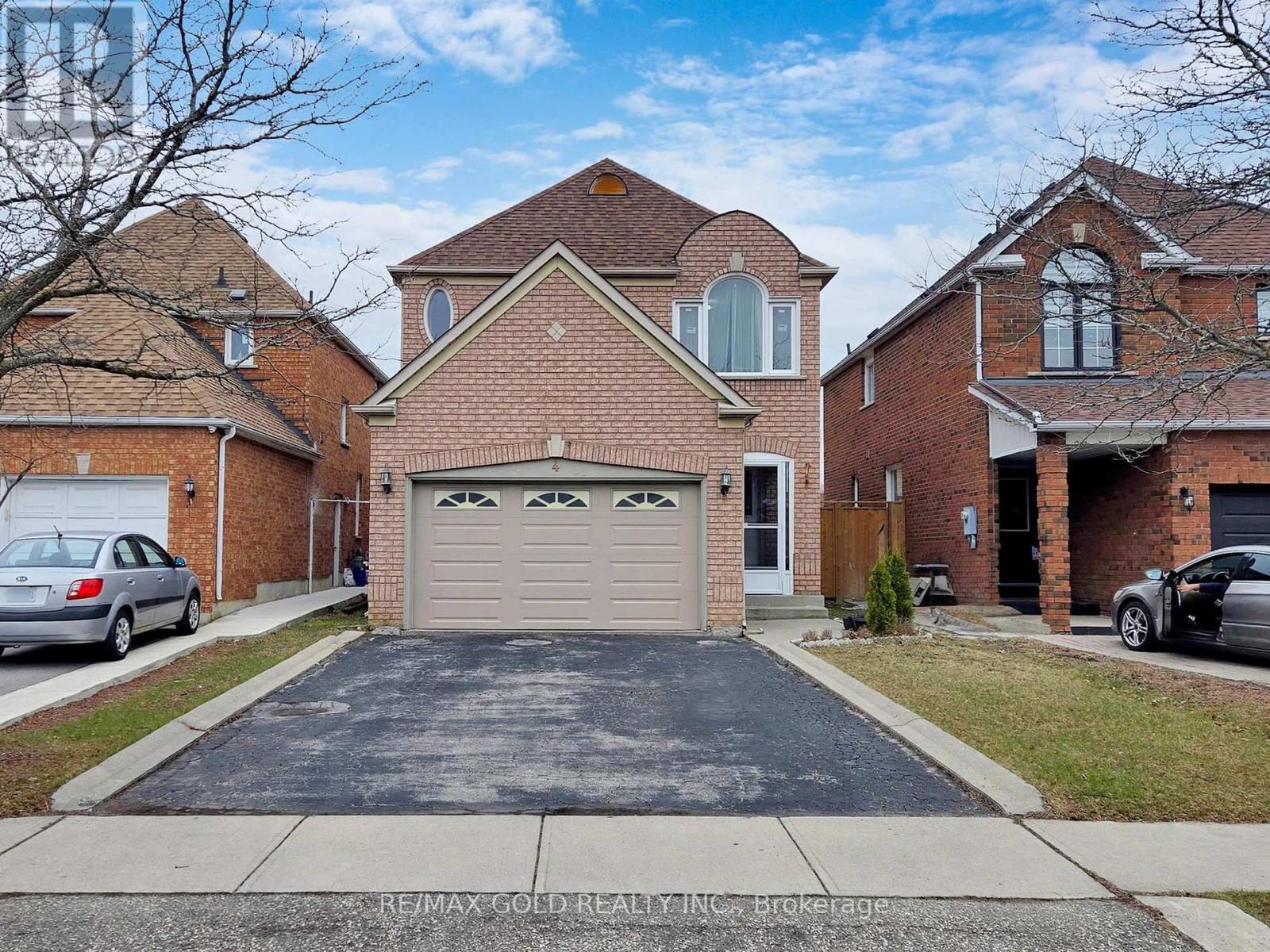 4 TREEPARK STREET, brampton (sandringham-wellington), Ontario