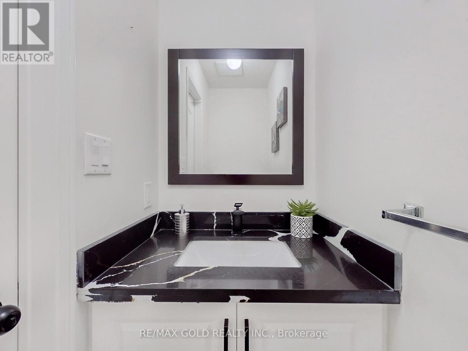 4 Treepark Street, Brampton, Ontario  L6R 1T3 - Photo 10 - W13515818