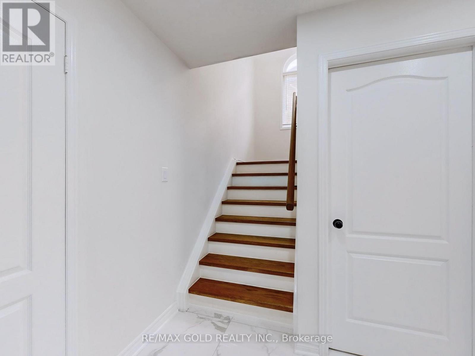 4 Treepark Street, Brampton, Ontario  L6R 1T3 - Photo 11 - W13515818