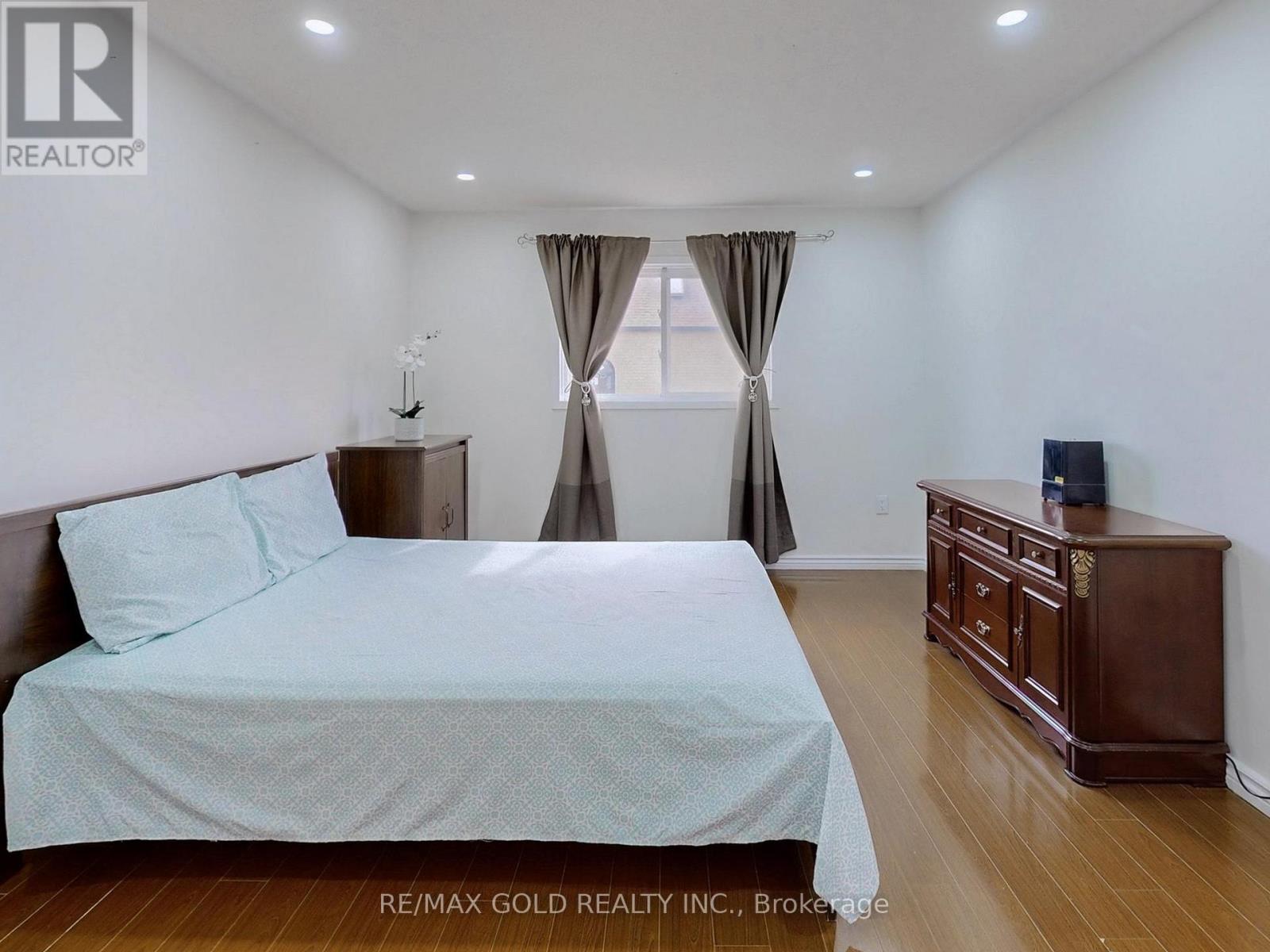 4 Treepark Street, Brampton, Ontario  L6R 1T3 - Photo 12 - W13515818