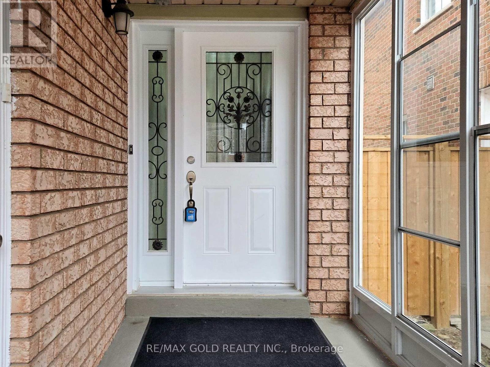 4 Treepark Street, Brampton, Ontario  L6R 1T3 - Photo 3 - W13515818