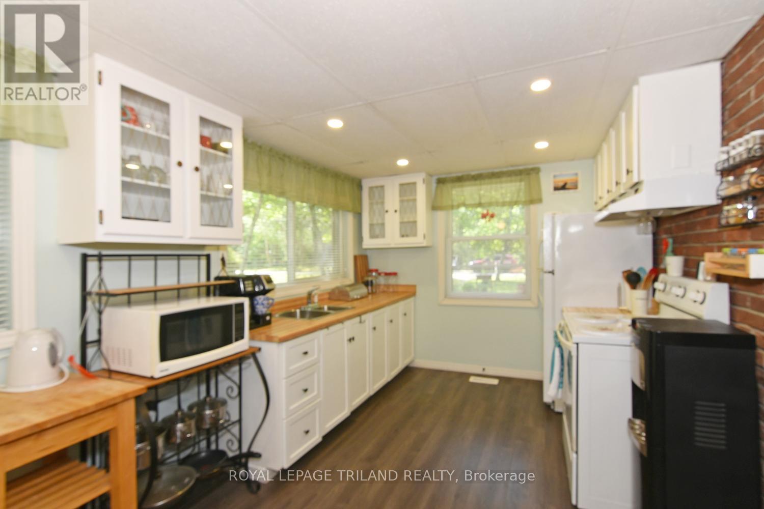 6302 Huron Drive, Lambton Shores, Ontario  N0N 1J1 - Photo 10 - X13515972