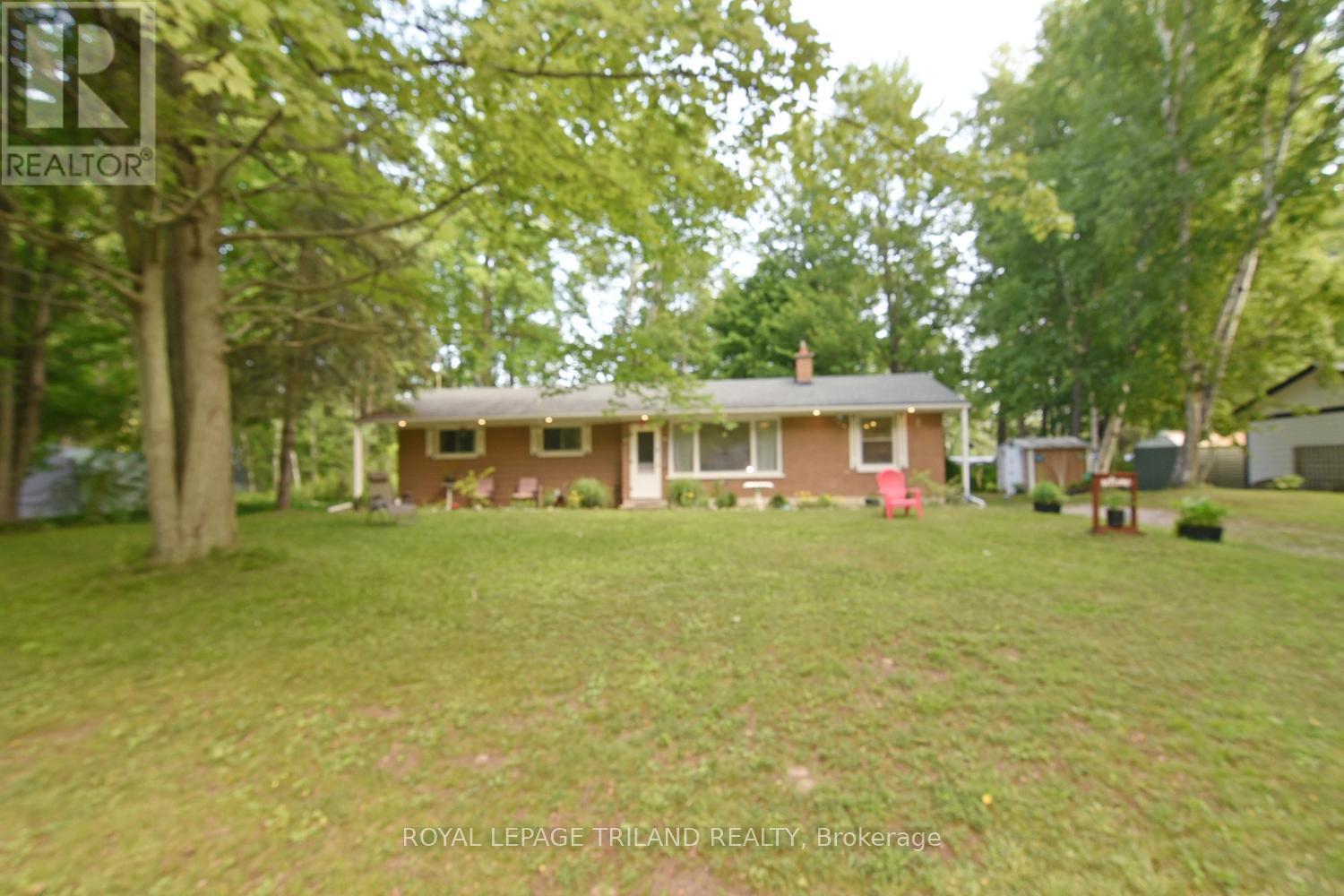 6302 Huron Drive, Lambton Shores, Ontario  N0N 1J1 - Photo 2 - X13515972