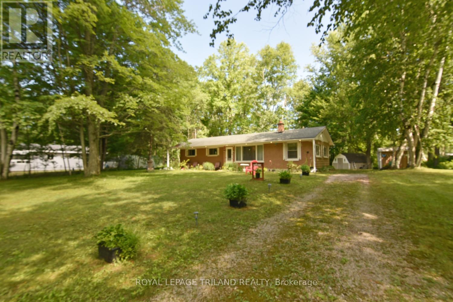 6302 Huron Drive, Lambton Shores, Ontario  N0N 1J1 - Photo 3 - X13515972