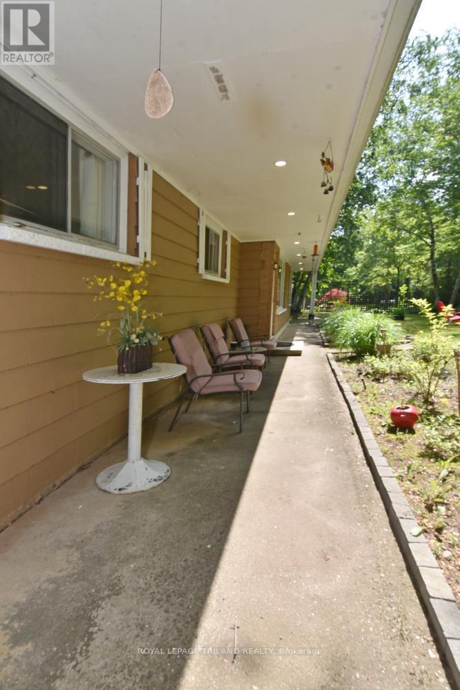 6302 Huron Drive, Lambton Shores, Ontario  N0N 1J1 - Photo 4 - X13515972