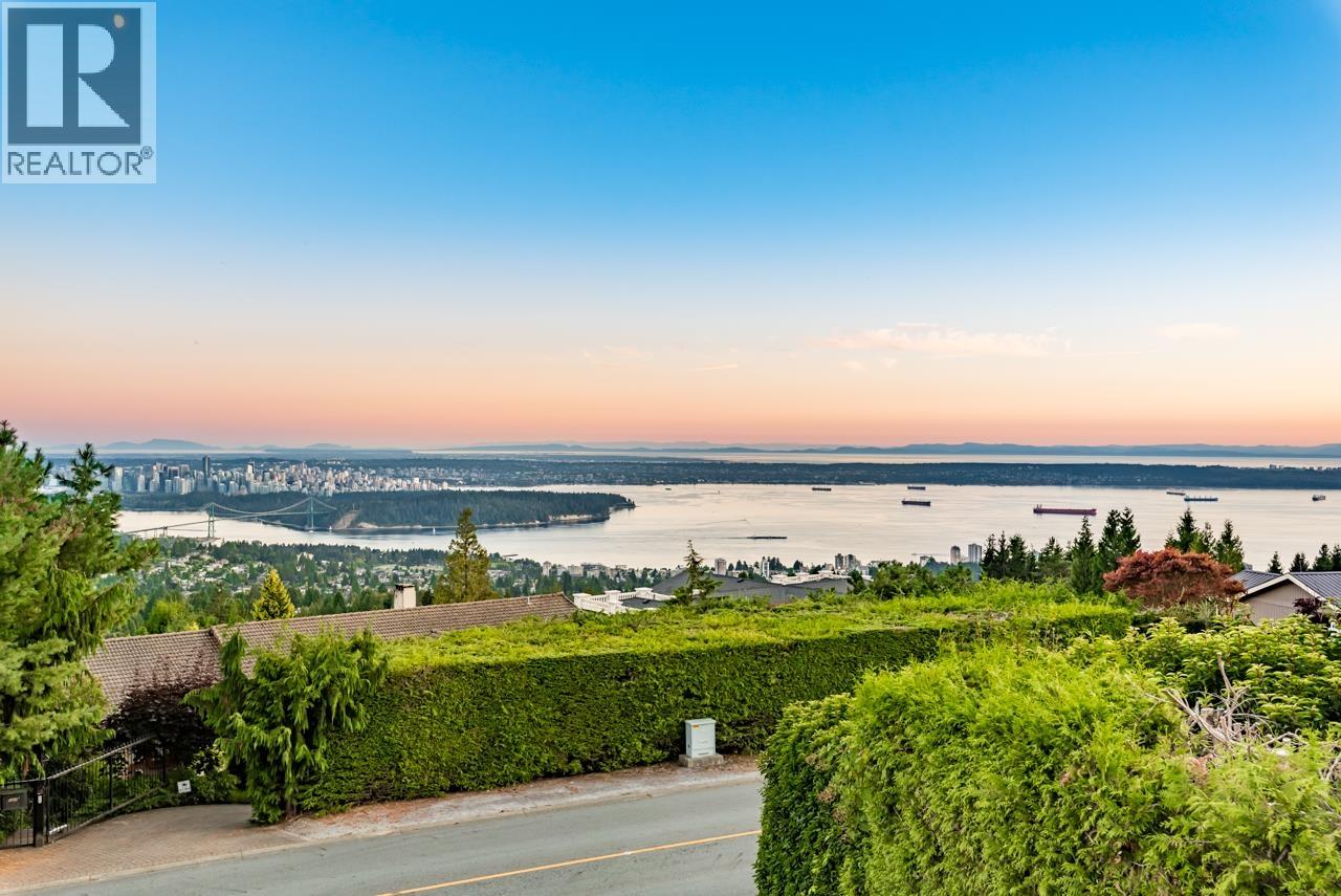 1441 Chartwell Drive, West Vancouver, British Columbia V7S 2R9 - Photo 3 - R3142087