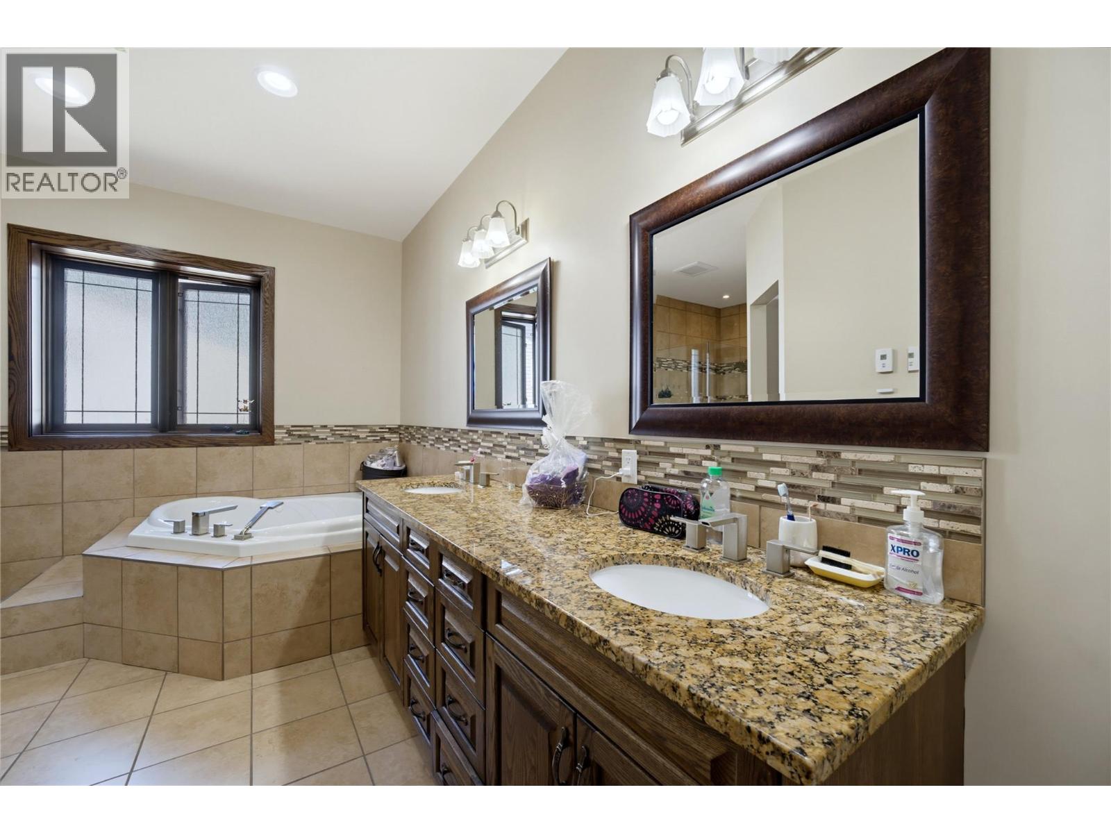 2421 25 Street NE, Salmon Arm, British Columbia  V1E 2Z7 - Photo 28 - 10393352