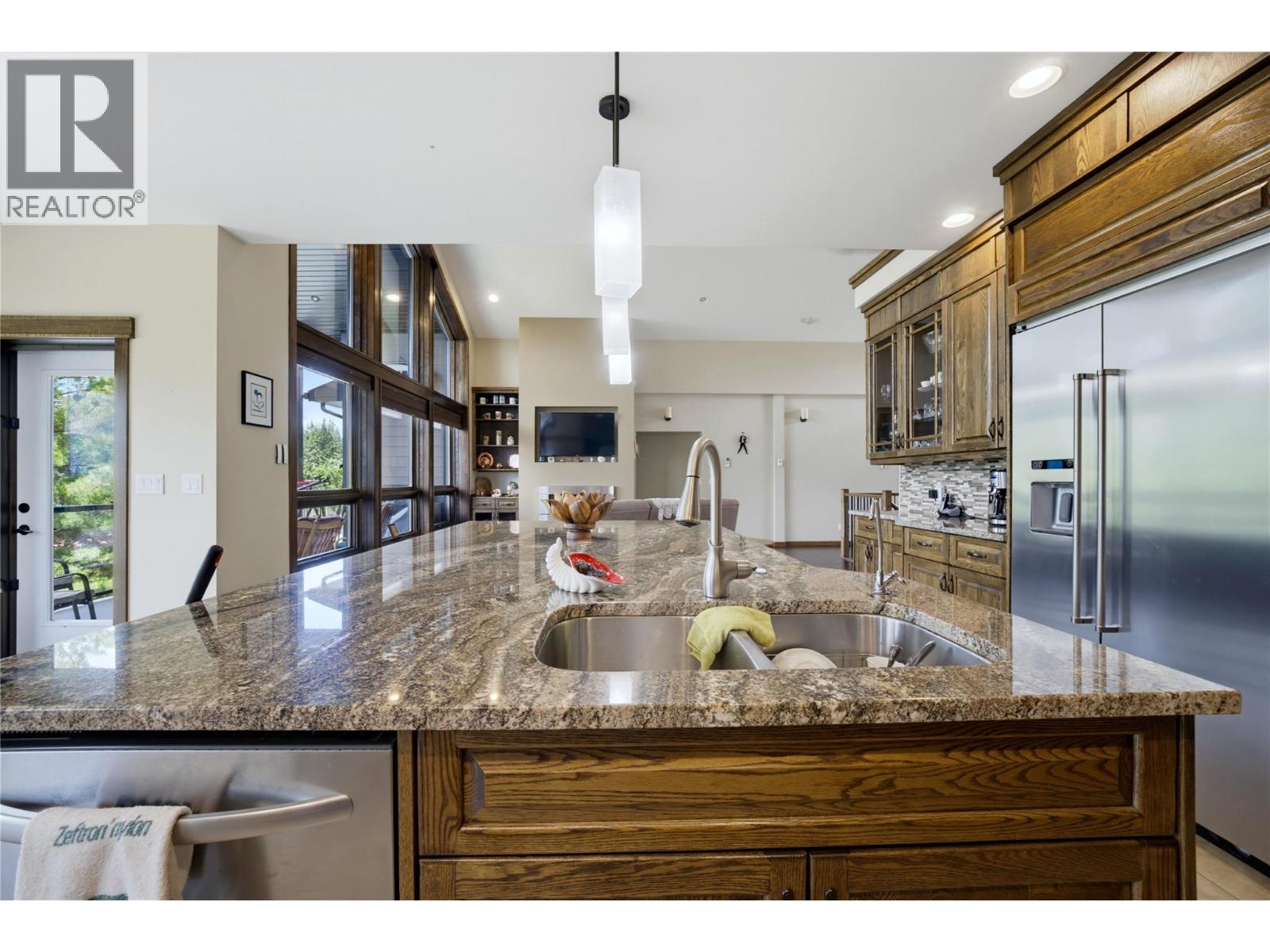 2421 25 Street NE, Salmon Arm, British Columbia  V1E 2Z7 - Photo 10 - 10393352