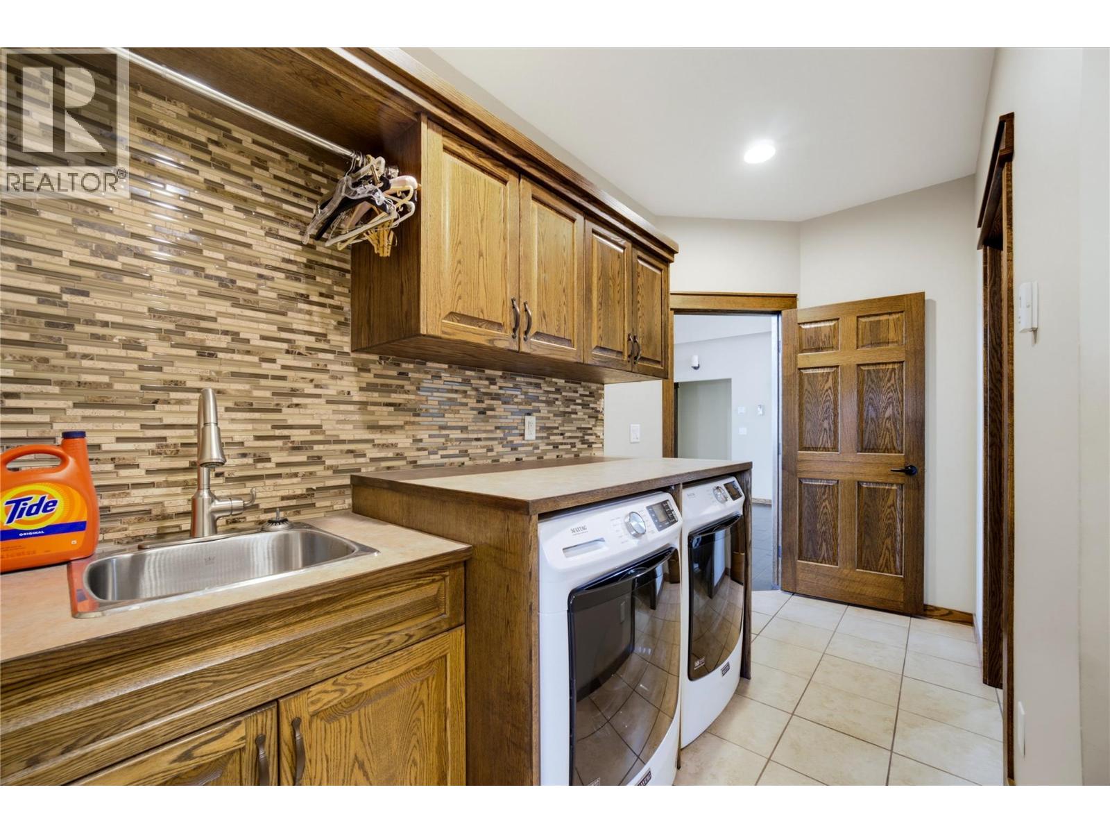 2421 25 Street NE, Salmon Arm, British Columbia  V1E 2Z7 - Photo 35 - 10393352