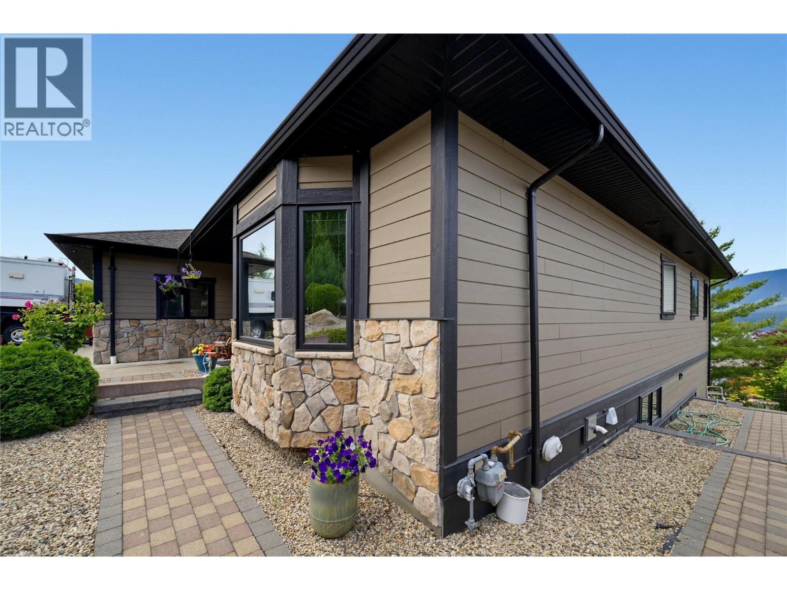 2421 25 Street NE, Salmon Arm, British Columbia  V1E 2Z7 - Photo 57 - 10393352