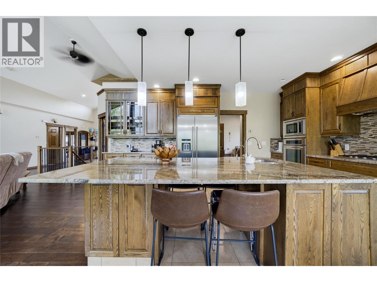 2421 25 Street NE, Salmon Arm, British Columbia  V1E 2Z7 - Photo 12 - 10393352