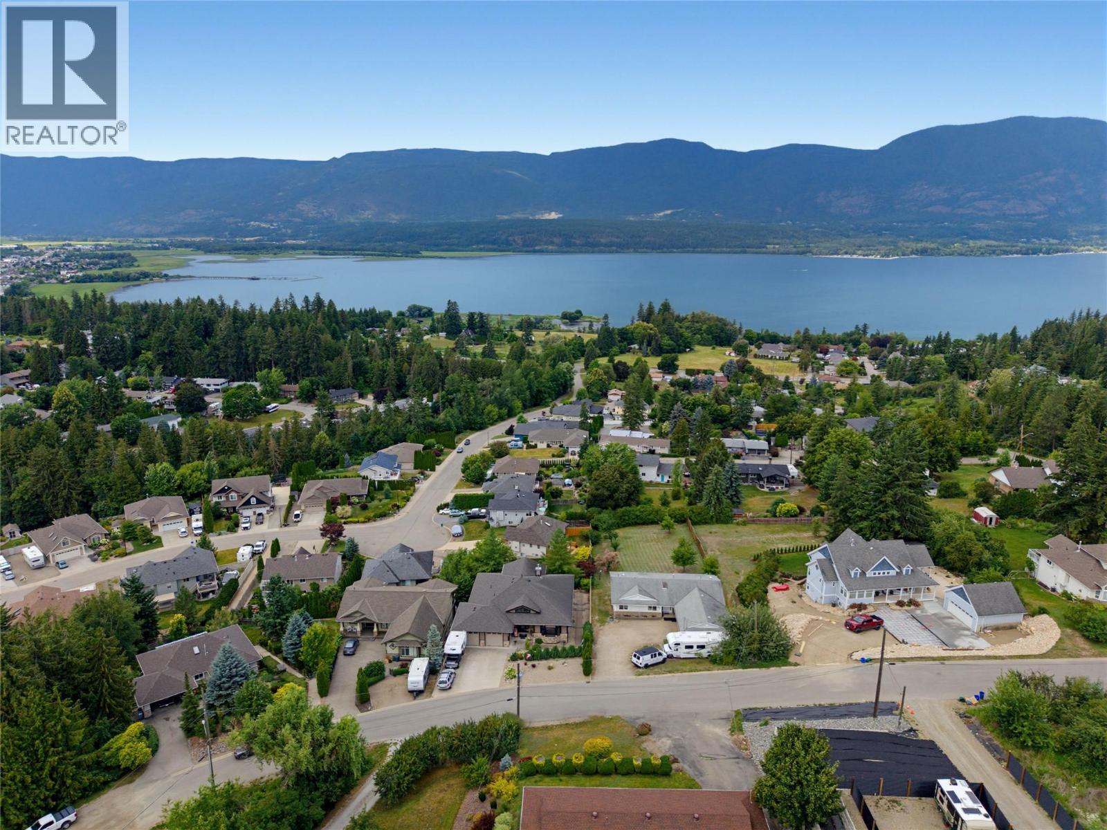2421 25 Street NE, Salmon Arm, British Columbia  V1E 2Z7 - Photo 3 - 10393352