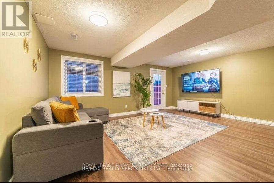 60 Everglade Crescent, Kitchener, Ontario  N2E 3Y6 - Photo 2 - X13515924