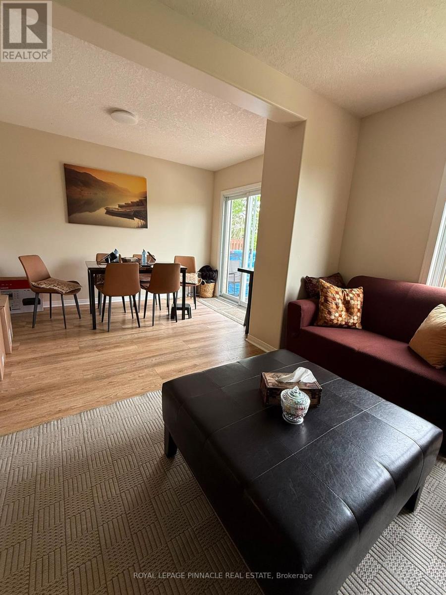 60 Everglade Crescent, Kitchener, Ontario  N2E 3Y6 - Photo 4 - X13515924