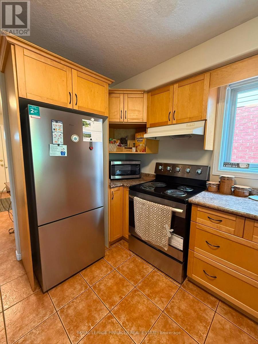60 Everglade Crescent, Kitchener, Ontario  N2E 3Y6 - Photo 8 - X13515924