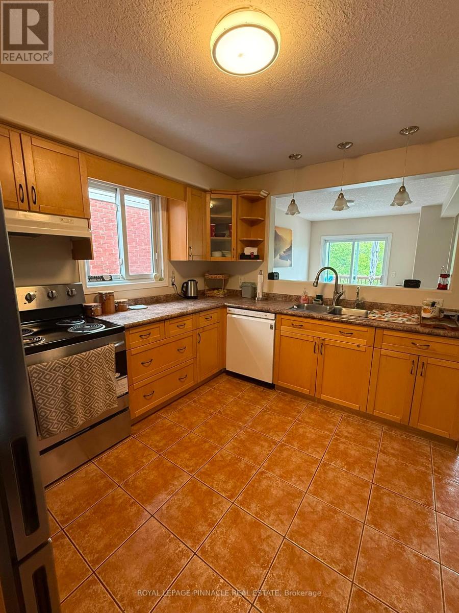 60 Everglade Crescent, Kitchener, Ontario  N2E 3Y6 - Photo 9 - X13515924
