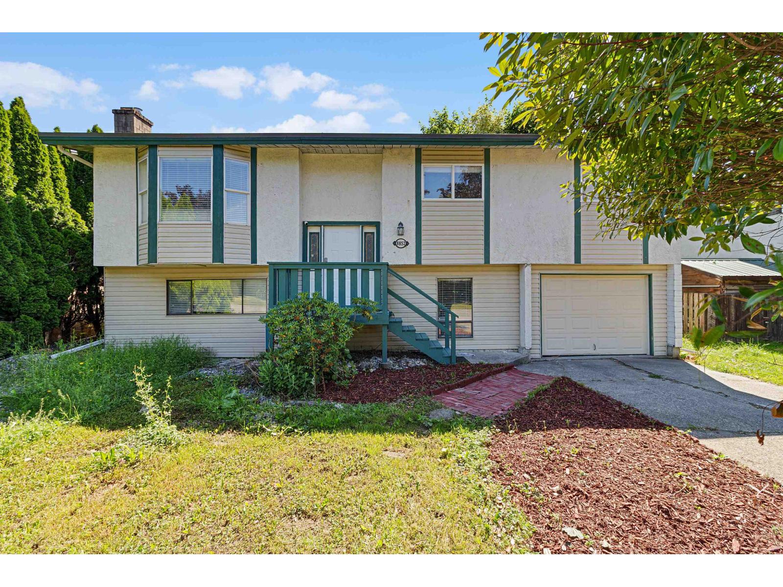 8852 CHARLES STREET|Chilliwack Proper South