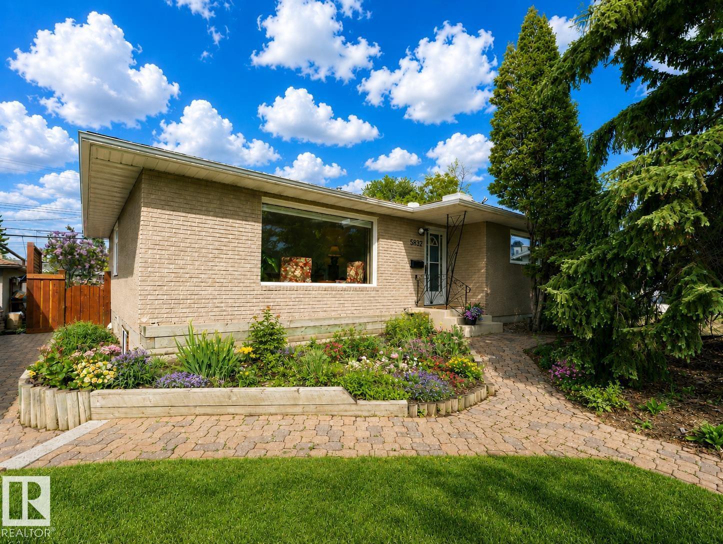 5832 114A ST NW, Edmonton, Alberta