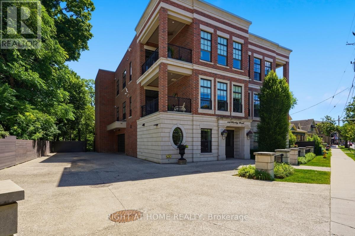 302 - 122 WORTLEY ROAD, London South, Ontario