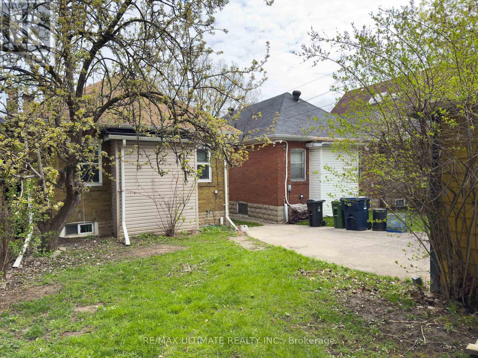 Upper - 46 Lorindale Avenue, Toronto, Ontario  M5M 3C2 - Photo 27 - C13516052