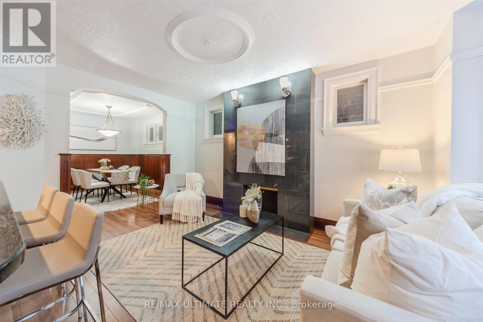 Upper - 46 Lorindale Avenue, Toronto, Ontario  M5M 3C2 - Photo 8 - C13516052