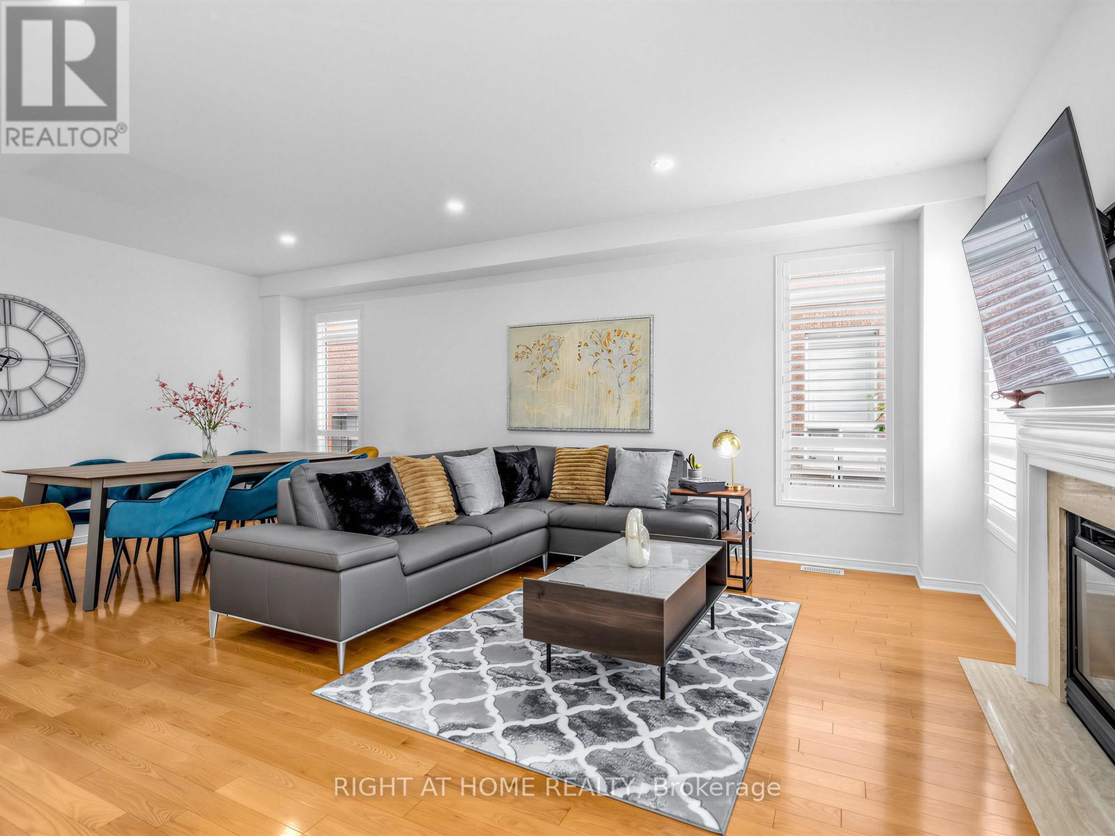 2042 Quinte Street, Burlington, Ontario  L7L 7B9 - Photo 10 - W13516020