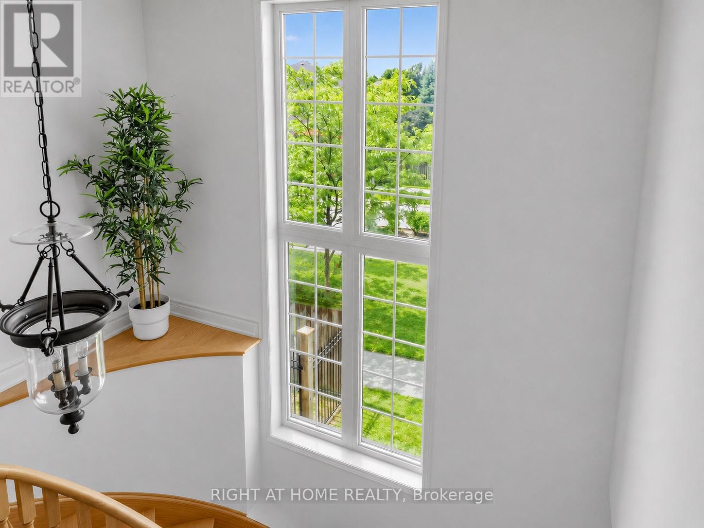 2042 Quinte Street, Burlington, Ontario  L7L 7B9 - Photo 12 - W13516020