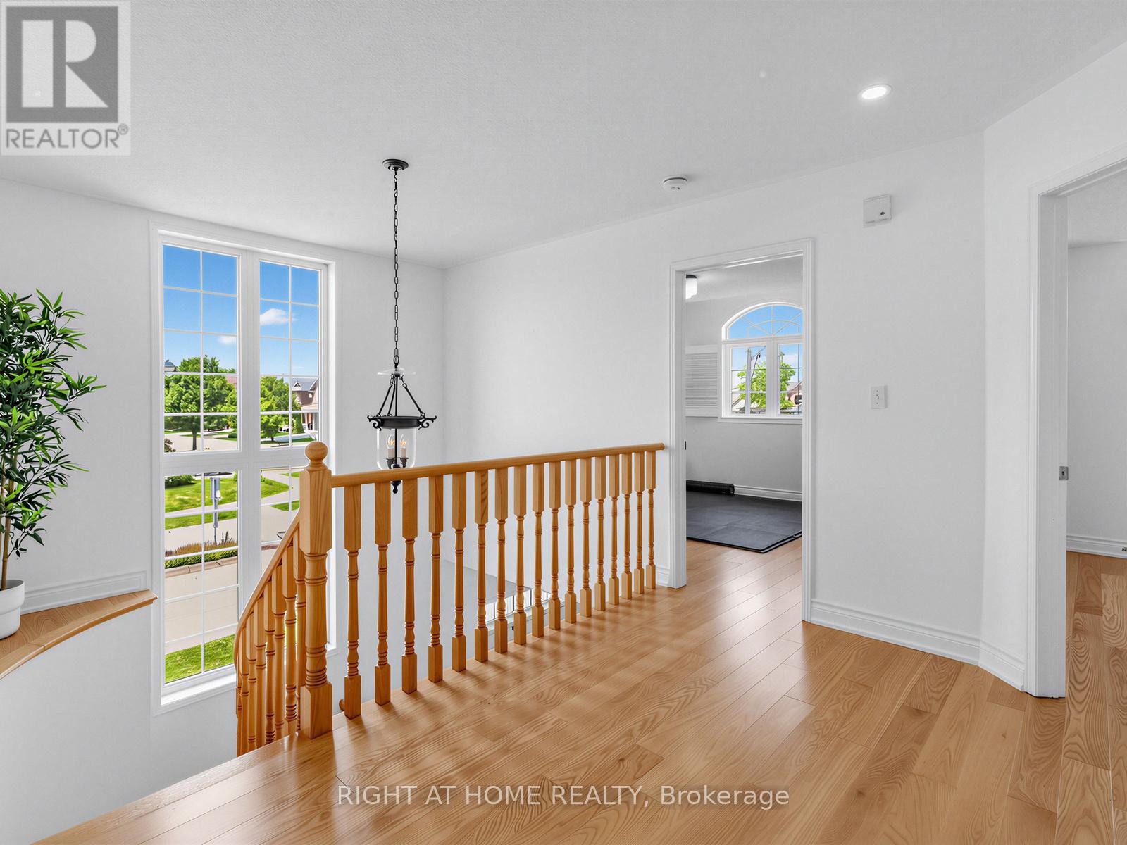 2042 Quinte Street, Burlington, Ontario  L7L 7B9 - Photo 18 - W13516020