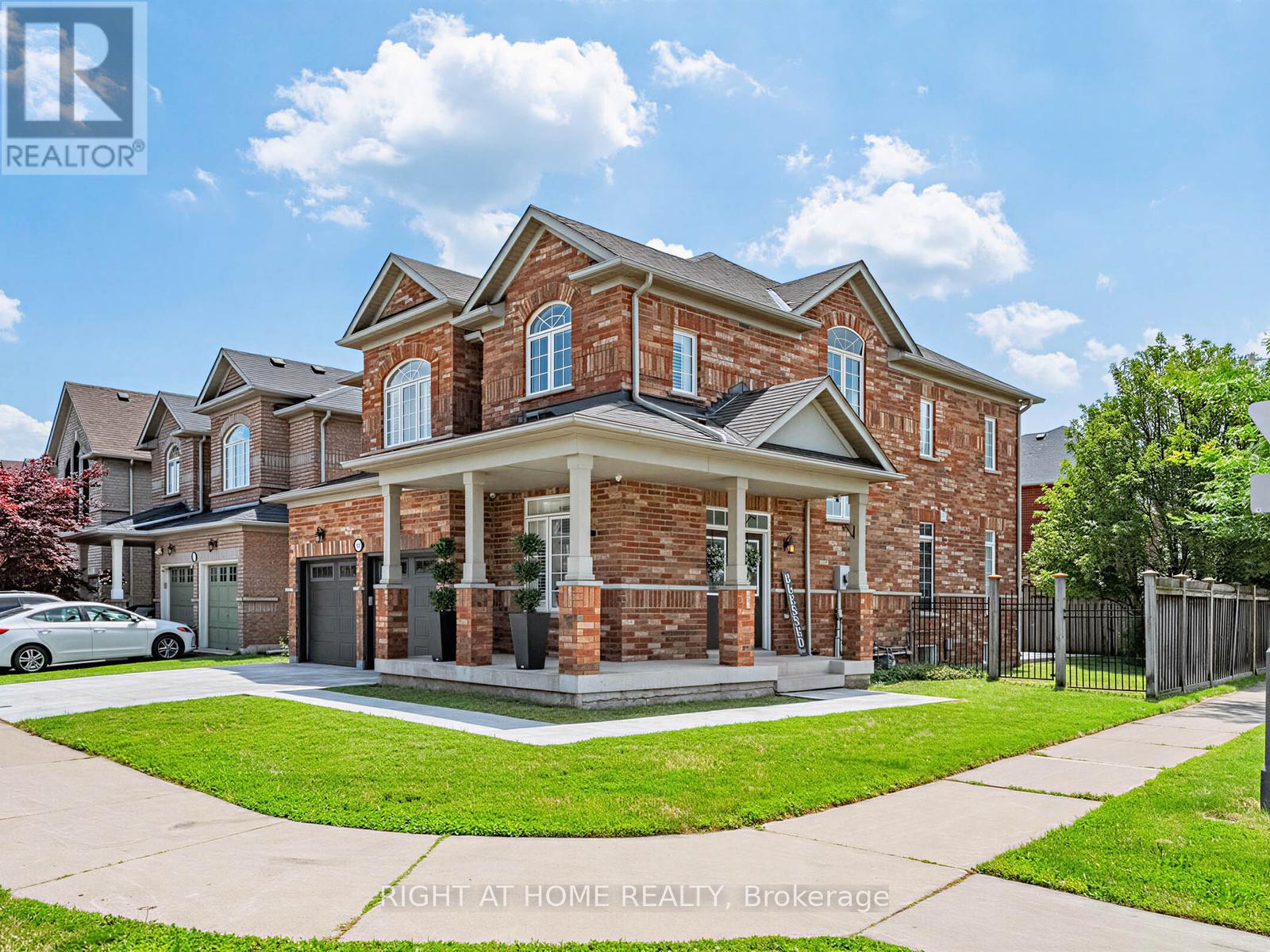 2042 Quinte Street, Burlington, Ontario  L7L 7B9 - Photo 2 - W13516020