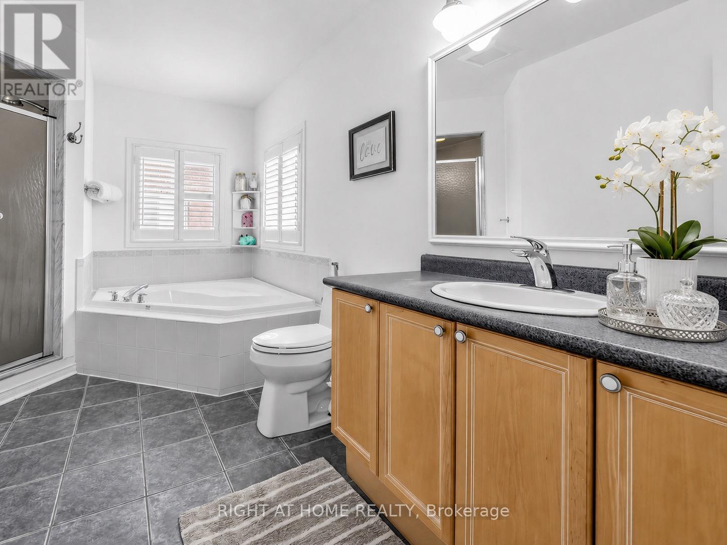 2042 Quinte Street, Burlington, Ontario  L7L 7B9 - Photo 22 - W13516020