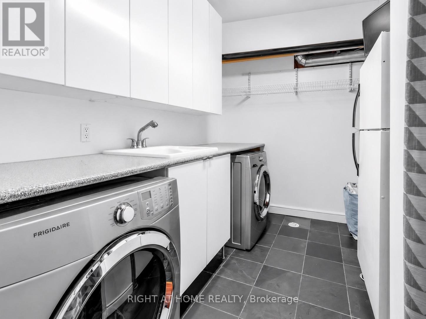 2042 Quinte Street, Burlington, Ontario  L7L 7B9 - Photo 31 - W13516020