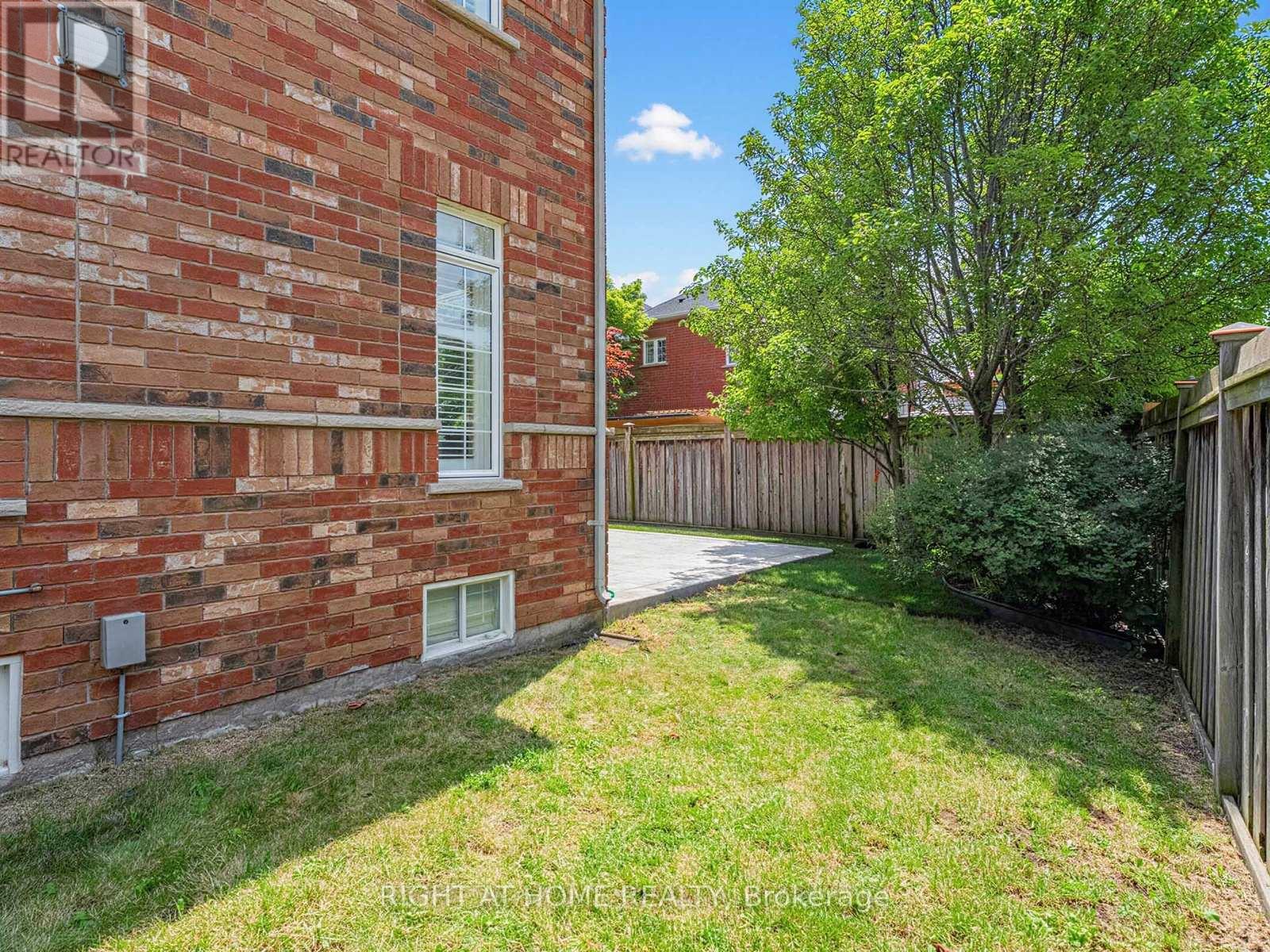 2042 Quinte Street, Burlington, Ontario  L7L 7B9 - Photo 33 - W13516020