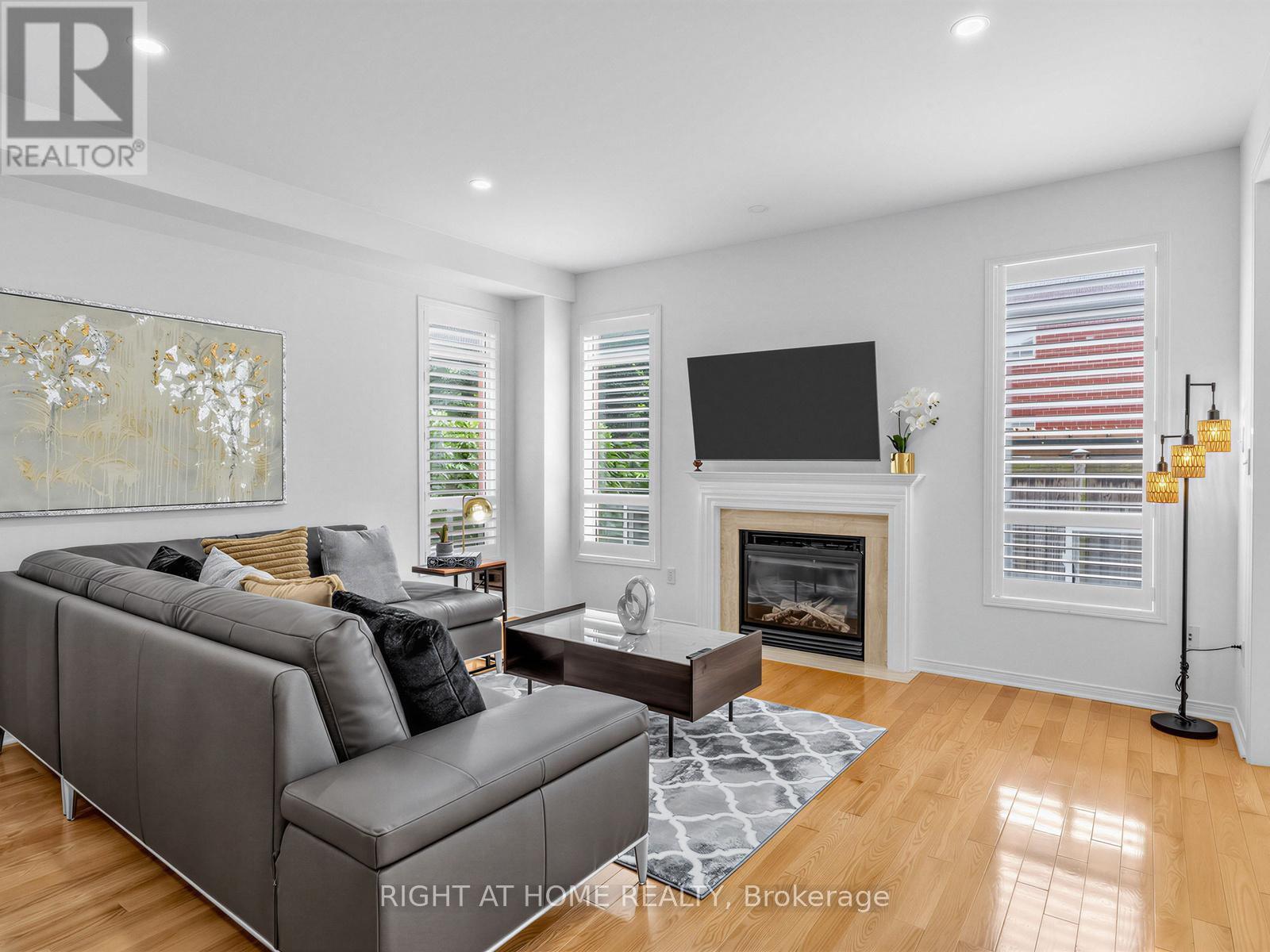 2042 Quinte Street, Burlington, Ontario  L7L 7B9 - Photo 8 - W13516020