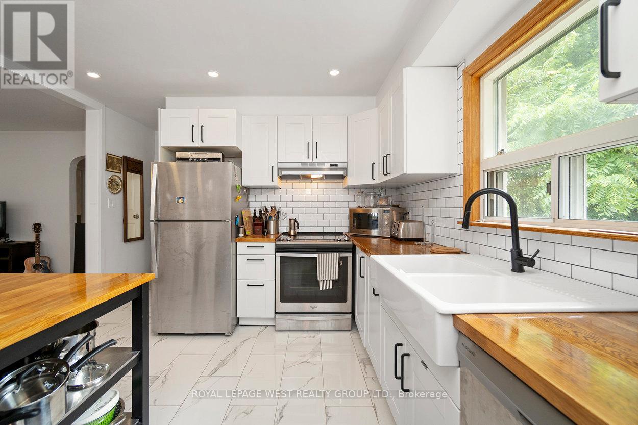 22 Beaucourt Road, Toronto, Ontario  M8Y 3G2 - Photo 10 - W13516074