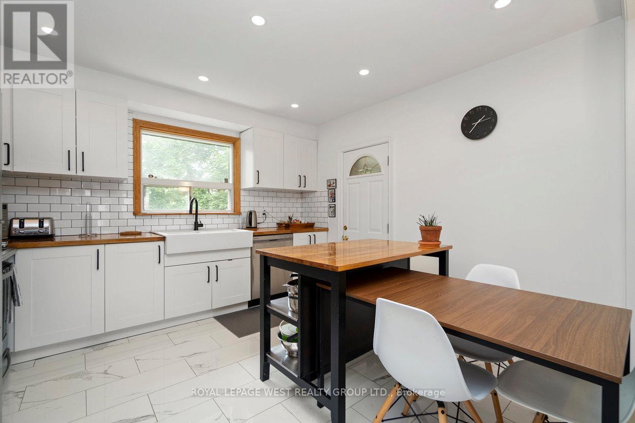 22 Beaucourt Road, Toronto, Ontario  M8Y 3G2 - Photo 11 - W13516074