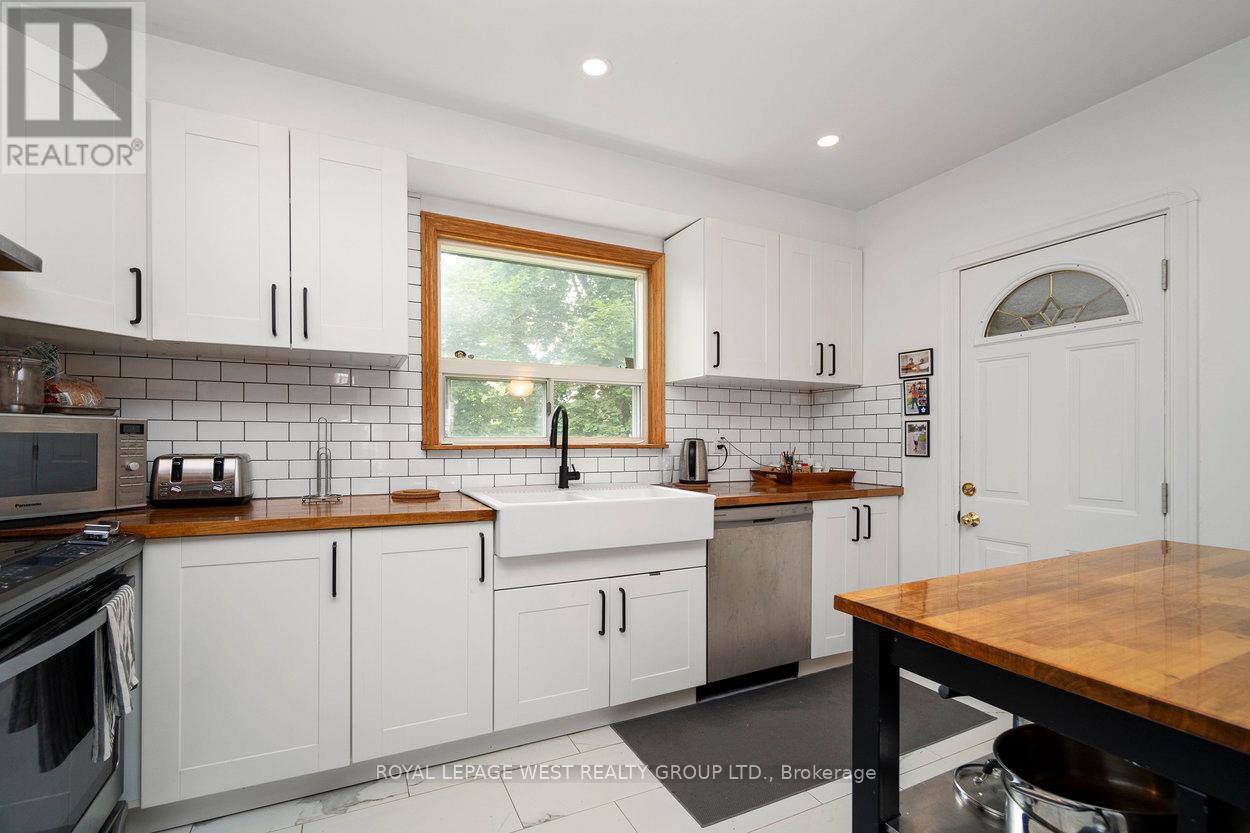 22 Beaucourt Road, Toronto, Ontario  M8Y 3G2 - Photo 12 - W13516074