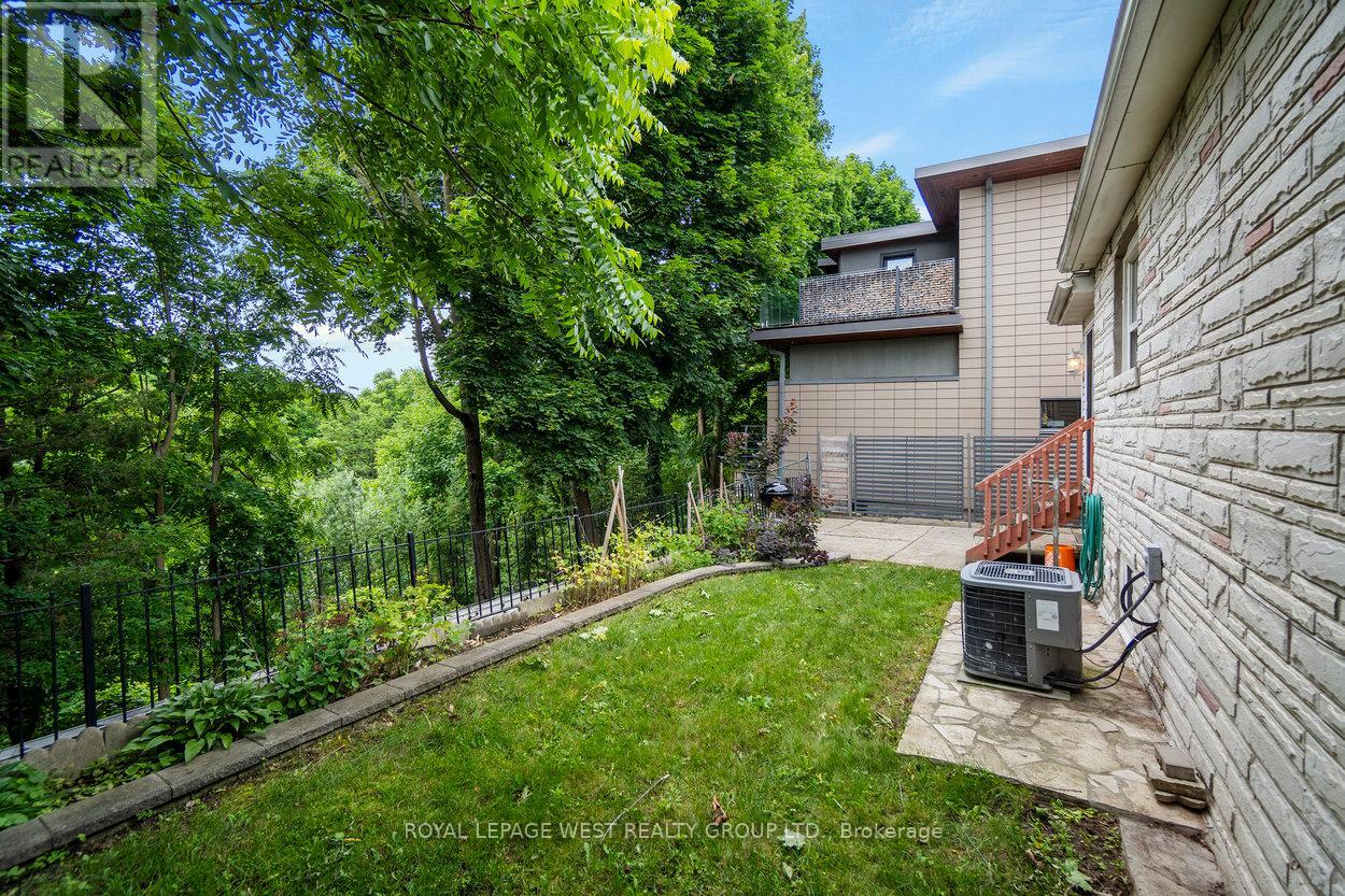 22 Beaucourt Road, Toronto, Ontario  M8Y 3G2 - Photo 31 - W13516074