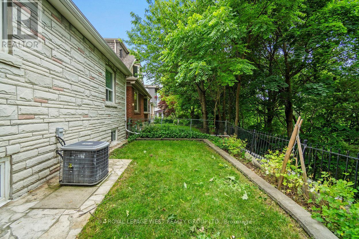 22 Beaucourt Road, Toronto, Ontario  M8Y 3G2 - Photo 32 - W13516074