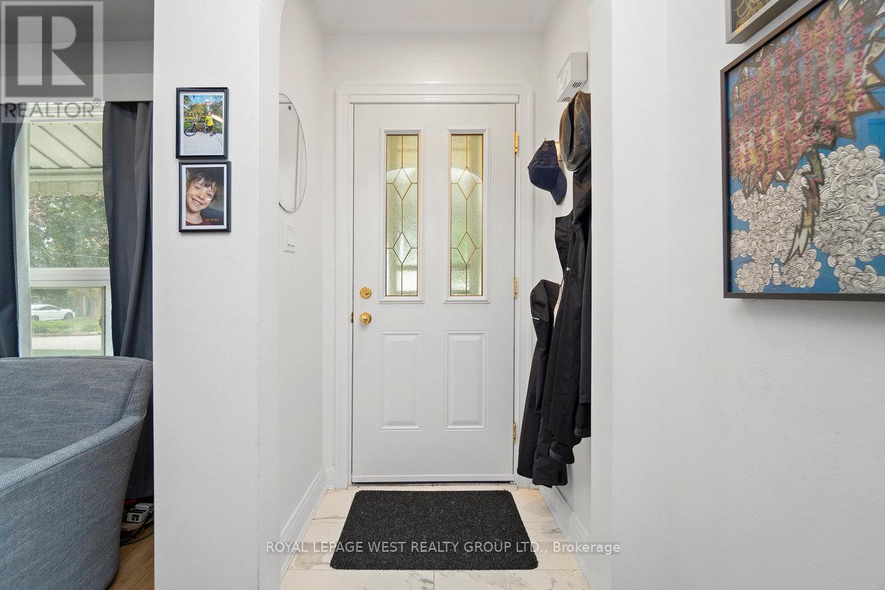 22 Beaucourt Road, Toronto, Ontario  M8Y 3G2 - Photo 6 - W13516074