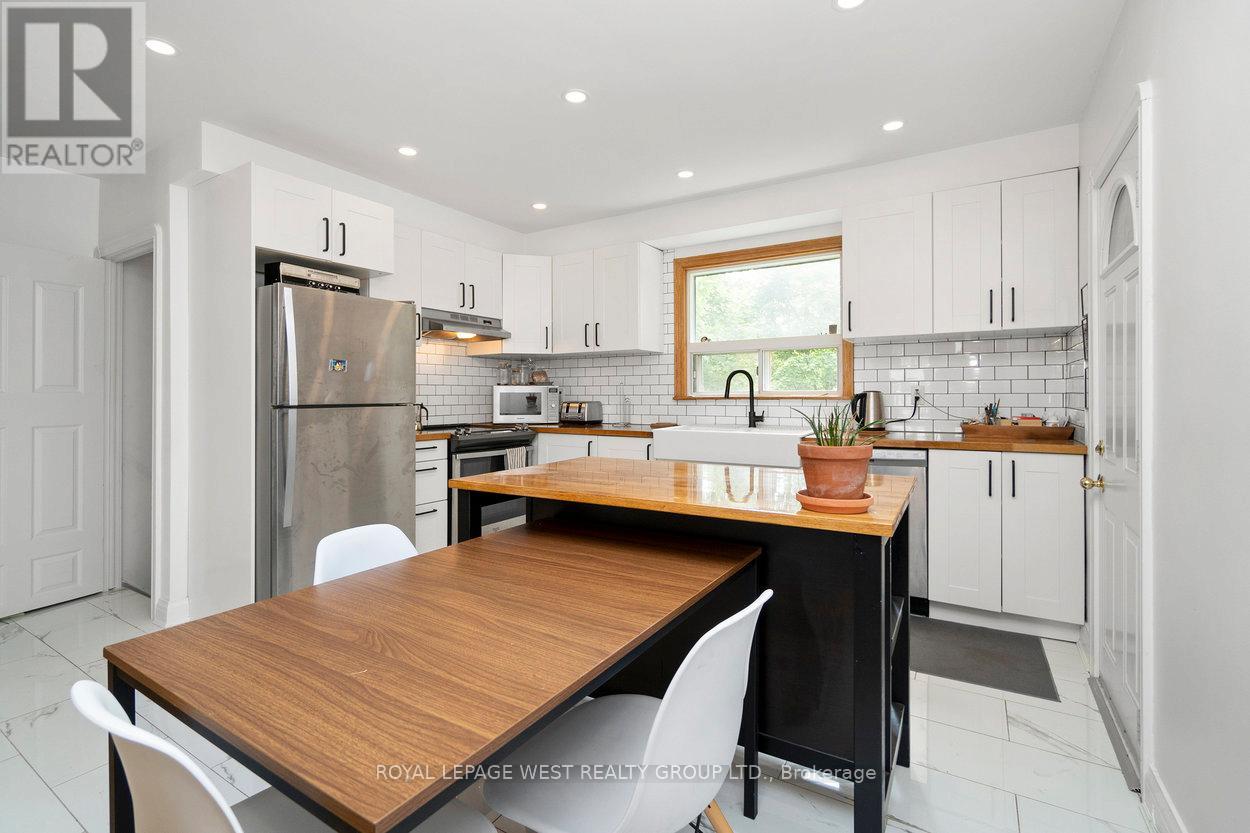 22 Beaucourt Road, Toronto, Ontario  M8Y 3G2 - Photo 7 - W13516074