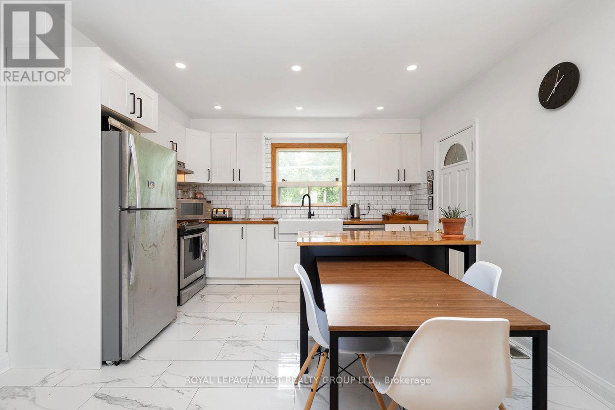 22 Beaucourt Road, Toronto, Ontario  M8Y 3G2 - Photo 8 - W13516074