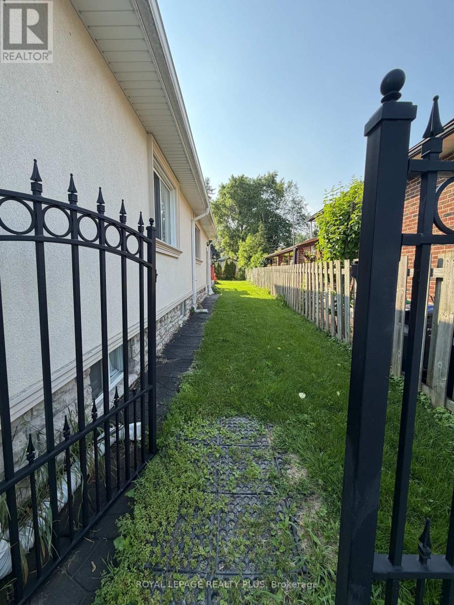 Bsmt - 389 Marf Avenue, Mississauga, Ontario  L5G 1T2 - Photo 2 - W13516118