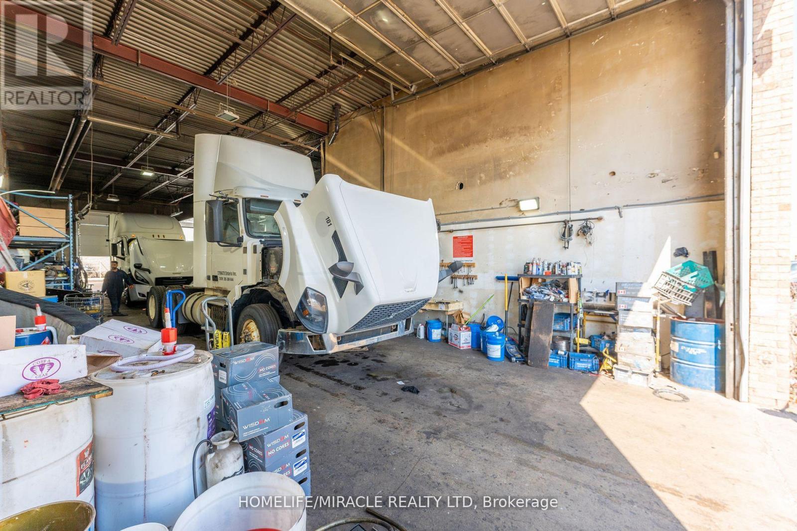 8 & 9 - 6771 Columbus Road, Mississauga, Ontario  L5T 2G9 - Photo 7 - W13516132